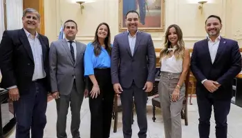 Gustavo Valdés firma acuerdos para la refacción de espacios culturales en el interior de Corrientes