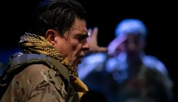 Juan Palomino regresa a La Plata con una impactante puesta de Otelo en la Sala Discépolo