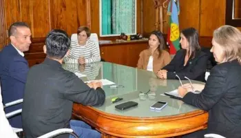 Neuquén anuncia reparto de fondos, pero persisten dudas sobre la eficacia de las políticas sociales