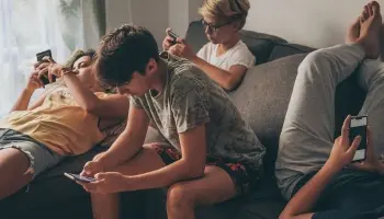 Redes sociales y adolescencia: "Lo que pasa en la pantalla se imprime en el cuerpo del ser humano"