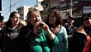 La Matanza: “Fernando Espinoza va a juicio por abuso y sigue en funciones como si nada”
