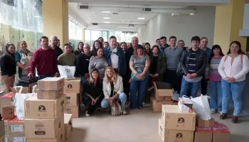 Entrega de kits escolares: Menéndez promueve igualdad de oportunidades para los estudiantes de Merlo