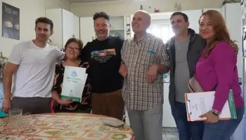 Merlo: Gustavo Menéndez entregó escrituras casa por casa y criticó la ausencia del Estado Nacional