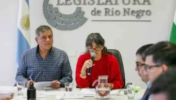 Continúan los cruces por el supuesto “adoctrinamiento” en una escuela de Roca