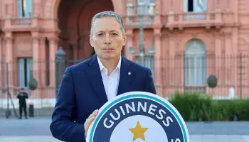 "Caputo, récord en endeudamiento”: El duro cuestionamiento de Fernando Gray desde Plaza de Mayo