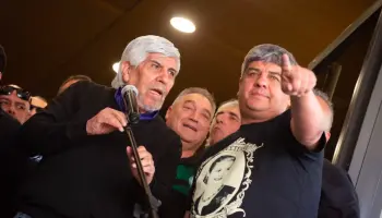 Delegado de Hugo Moyano molió a trompadas a un afiliado: “Me apuñalaron y la empresa me echó”