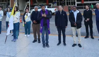 Conmoción en Esteban Echeverría: Emotivo homenaje a Francisco, el Papa del pueblo