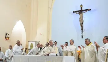 Dolor y fe en Merlo: Masiva misa en homenaje al Papa Francisco y su legado de humanidad