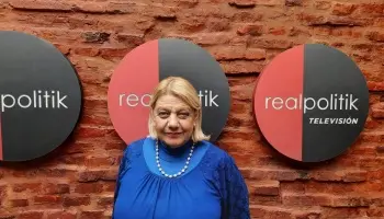 Chinda Brandolino: “El bipartidismo es la forma más fácil de controlar por los dueños del dinero”
