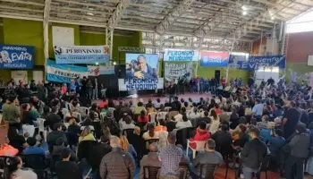 Neuquén: Rolando Figueroa acelera su acercamiento al peronismo para fortalecer su proyecto legislativo