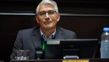 Carlos Plugelli: "El adversario son las políticas de Javier Milei"