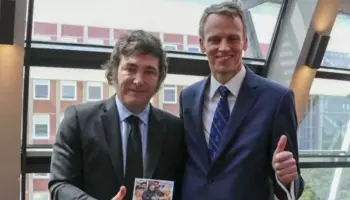 Javier Milei destruye la carrera diplomática pero acomoda amigos en el exterior con sueldos de lujo