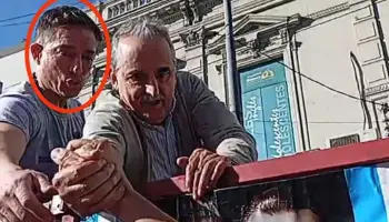 Agreden al periodista Juan Landeira en actividad de Guillermo Moreno