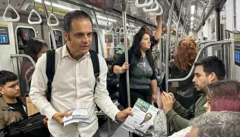 Marcelo Peretta baja al subte y sube el tono de su campaña: "Los jubilados no tienen que pagar ABL"