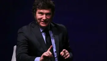 La mitad de los argentinos cree que LLA es el único que puede “frenar” al kirchnerismo