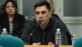 Santa Cruz: El oficialismo frena otra vez su desafuero pese a las causas por abuso sexual