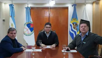 Santa Cruz: Claudio Vidal, Fabián Leguizamón y Pedro Luxen posan mientras crecen las fisuras