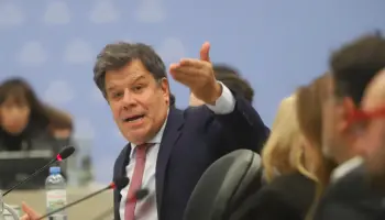 Facundo Manes abandona la Unión Cívica Radical y propone su "tercera vía"