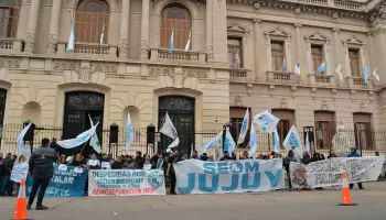 Los municipales exigen: Jujuy recibió más fondos, pero los sueldos siguen congelados