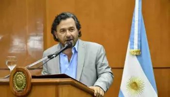 Gustavo Sáenz se alinea con Javier Milei y respalda el recorte de planes a extranjeros no residentes
