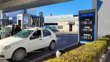 Cargar combustible, un lujo: YPF volvió a subir los precios y la nafta ya roza los 1.500 pesos en Jujuy