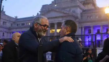 Fernando Gray volvió a la plaza: Fuerte crítica al ajuste de Javier Milei en una nueva movilización