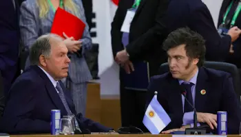 España despliega consejeros para captar capitales desestimando a la Argentina de Javier Milei