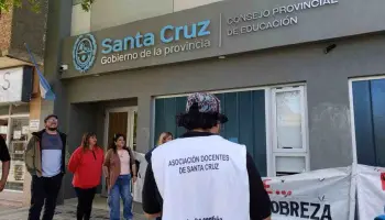 Tensión docente en Santa Cruz: ADOSAC exige aumento salarial y enfrenta judicialmente al ex ministro