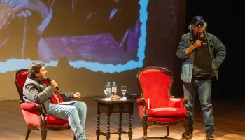 Ovación cultural en San Fernando: Felipe Pigna y Pedro Saborido colmaron el Teatro Otamendi