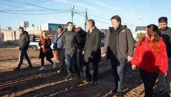 Neuquén: Rolando Figueroa saca pecho con el “modelo neuquino” y crece el debate por las obras