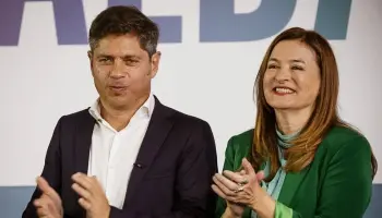Entre polémicas sedes, Estela Díaz gastará casi 100 millones en limpiar vidrios