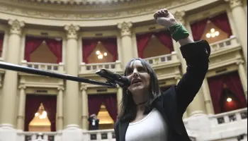 Mercedes de Mendieta: "Quieren vaciar los hospitales nacionales y privatizar la salud pública"