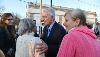 Julio Alak promete transformar Correas: Nuevas calles, más luz y una secundaria más en La Plata