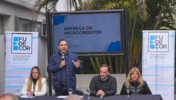 Gustavo Valdés impulsa el crecimiento correntino: 50 emprendedores de Goya recibieron microcréditos