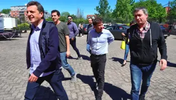 Peleas, cortes de luz y acusaciones cruzadas en el cierre electoral