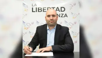 De militar a Axel Kicillof y defender a CFK a candidato a diputado de Javier Milei