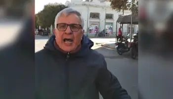 Dolores: Ex jefe Prensa de Camilo Etchevarren corrió a periodista para molerlo a palos