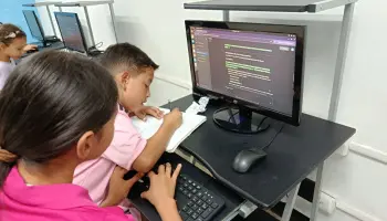 “Tenemos que enseñarles a los alumnos a usar la inteligencia artificial con sentido crítico"
