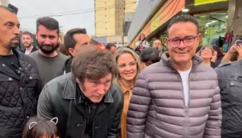 Referente de Las Fuerzas del Cielo hace negocios con Mayra Mendoza