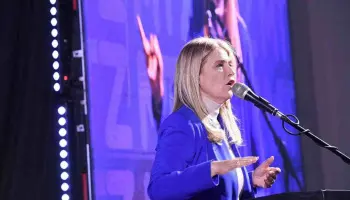 Verónica Magario en gira por el Conurbano: “La única forma de decirle basta a Milei es yendo a votar”