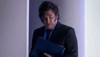 ¿”Con los pies para adelante” o “con chaleco de fuerza”?