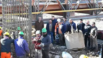 Avanza la construcción del puente sobre el río Vaqueros: Gustavo Sáenz supervisa la obra clave para Salta