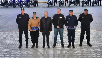 Fernando Gray refuerza la seguridad en Esteban Echeverría con la entrega de 20 motos a la Policía
