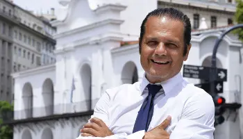 Marcelo Peretta: "Hay una asociación ilícita entre la política y los laboratorios"