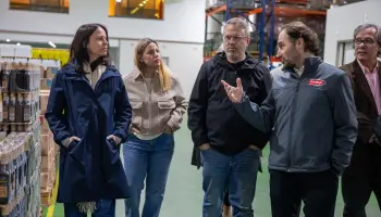 Diego Valenzuela recorre Vicente López y destaca la historia industrial de Menoyo