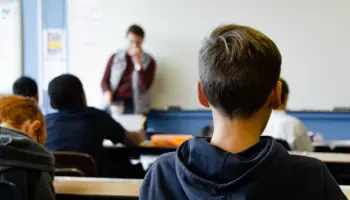 "Solo la mitad de los estudiantes logra seguir estudiando después de la secundaria"