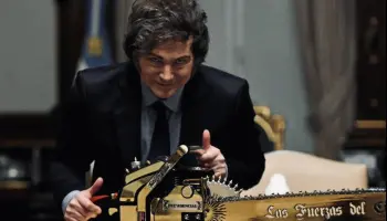 La motosierra se olvidó de la corrupción