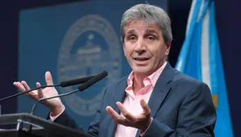 Luis Caputo minimiza la discapacidad con cifras falsas y agravio capacitista