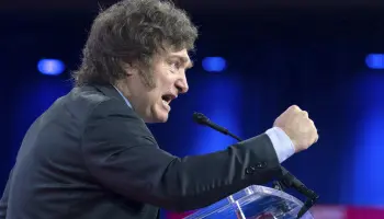"El gobierno apunta a una recesión más radicalizada para mantener el dólar y la inflación"