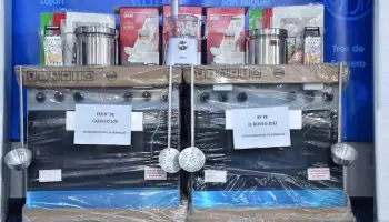 El Municipio de Morón entregó equipamiento y diplomas a escuelas para mejorar el servicio educativo